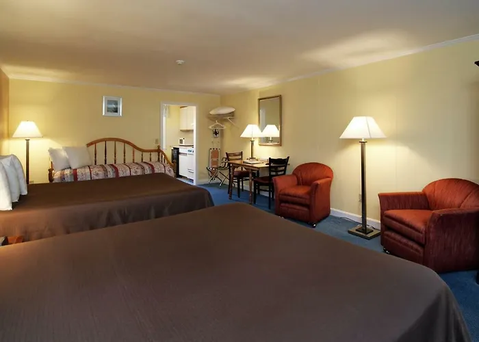 Cape Cod Harbor House Inn