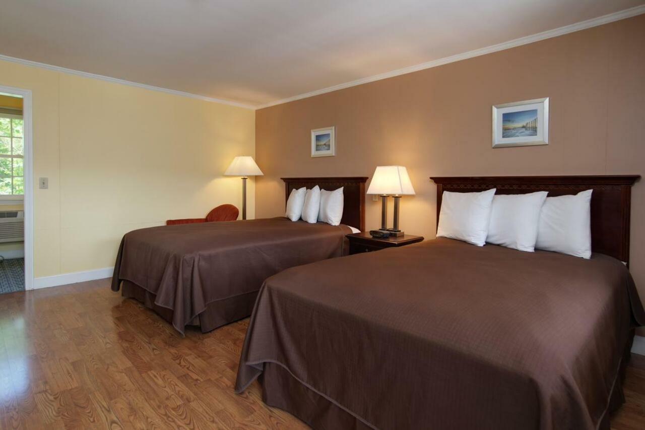 Cape Cod Harbor House 2*