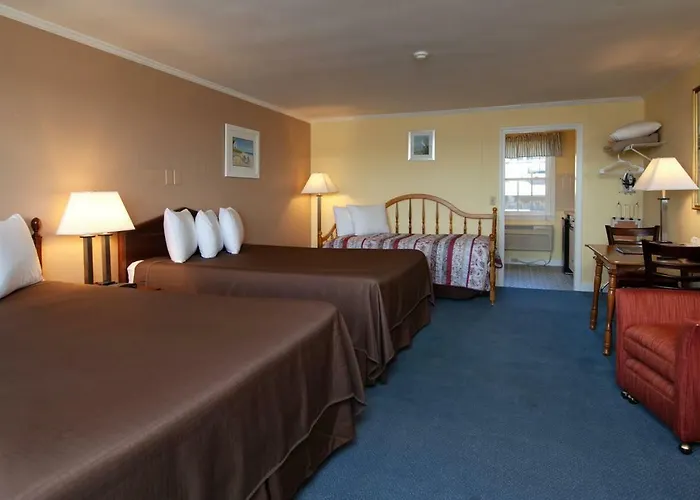 Cape Cod Harbor House Inn