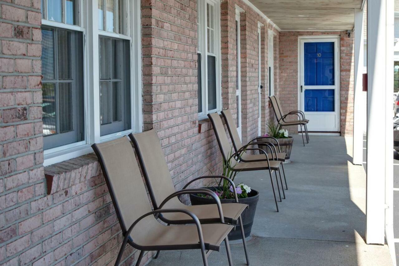 Cape Cod Harbor House Motel 2*